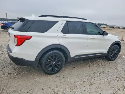 Used 2020 Ford Explorer XLT w/ Equipment Group 202A image 3