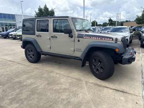 Used 2017 Jeep Wrangler Unlimited Rubicon AWD/4WD image 2