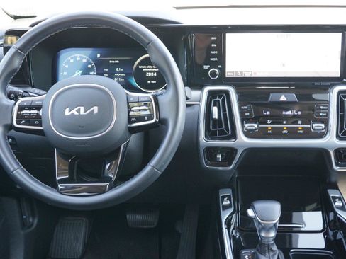 Used 2023 Kia Sorento SX AWD/4WD image 24