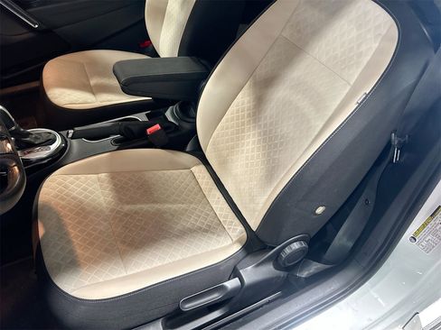 Used 2019 Volkswagen Beetle 2.0T SE image 19