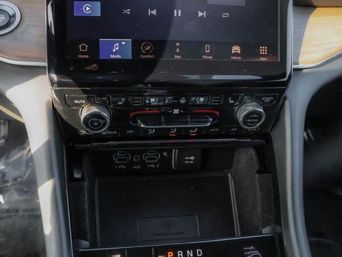 Used 2021 Jeep Grand Cherokee L Summit w/ Luxury Tech Group V image 22