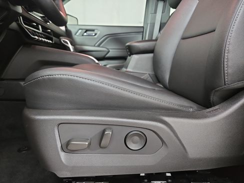 Used 2024 Chevrolet Colorado LT w/ LT Convenience Package III AWD/4WD image 32