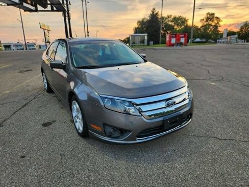 Used 2010 Ford Fusion SE FWD image 2