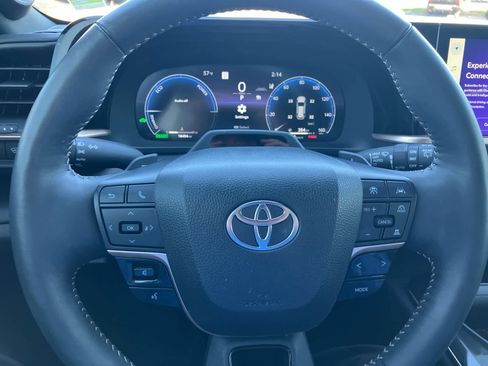 Used 2025 Toyota Crown Signia Limited image 16