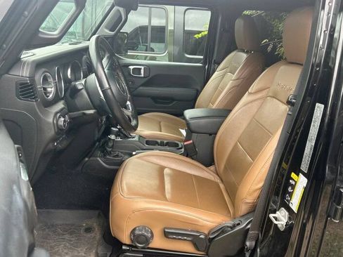 Used 2023 Jeep Wrangler Unlimited Sahara w/ Cold Weather Group AWD/4WD image 8
