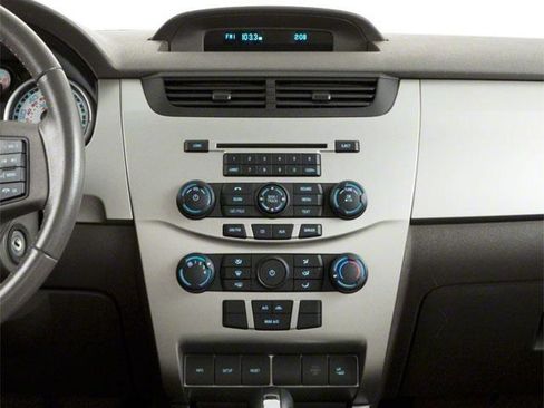 Used 2010 Ford Focus SE FWD image 10