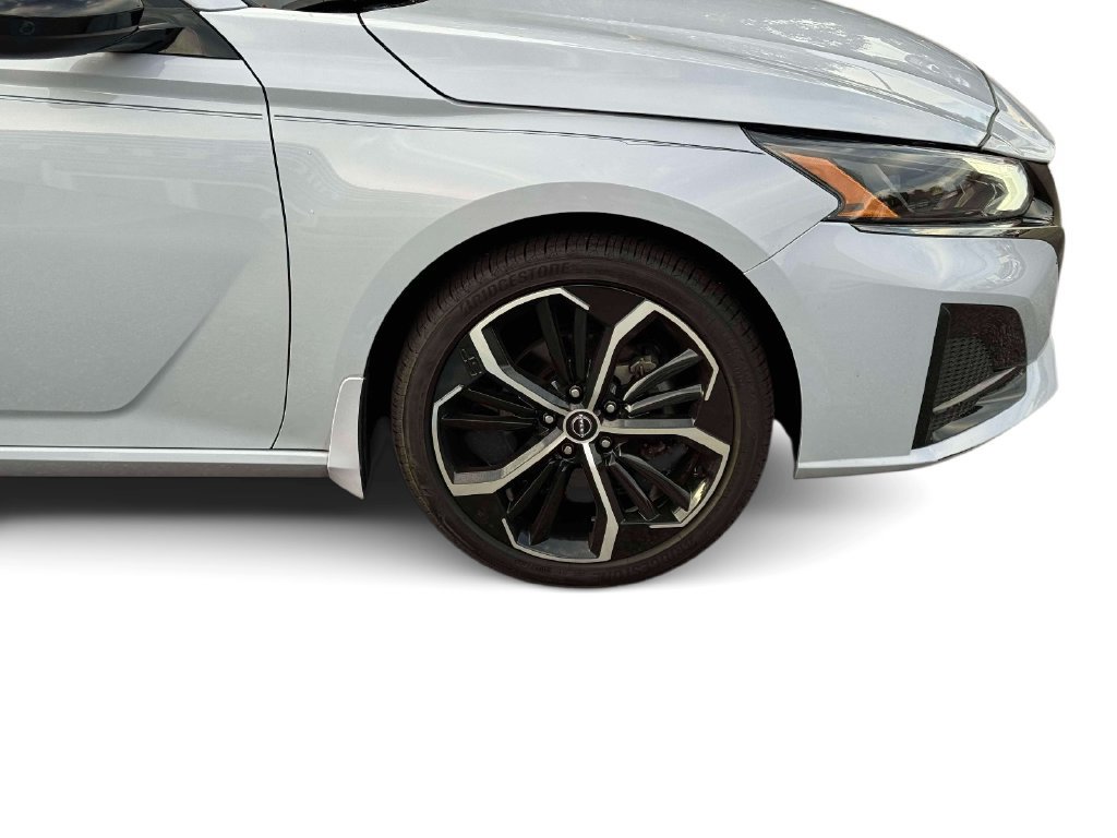 Used 2023 Nissan Altima 2.5 SR FWD image 12