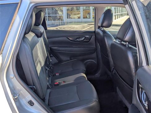 Used 2017 Nissan Rogue SL w/ SL Premium Package image 12