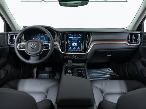 New 2026 Volvo V60 B5 Cross Country Plus w/ Climate Package AWD/4WD image 15