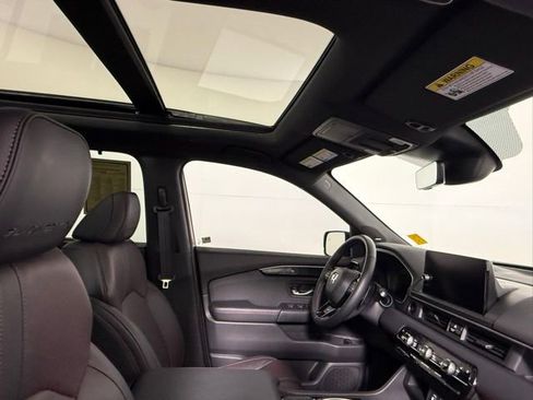 Used 2025 Honda Pilot Black Edition image 55