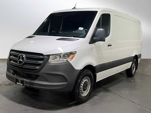 Used 2025 Mercedes-Benz Sprinter 2500 image 7