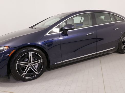 Used 2023 Mercedes-Benz EQS 580 4MATIC Sedan image 3