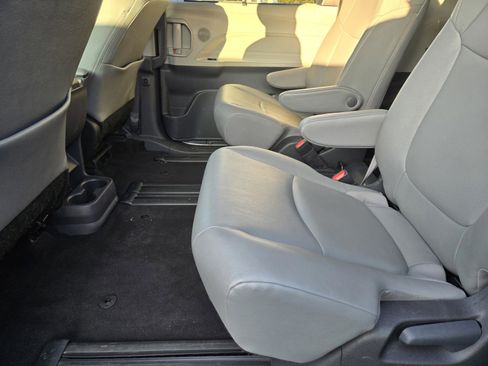 Used 2024 Toyota Sienna XLE image 11