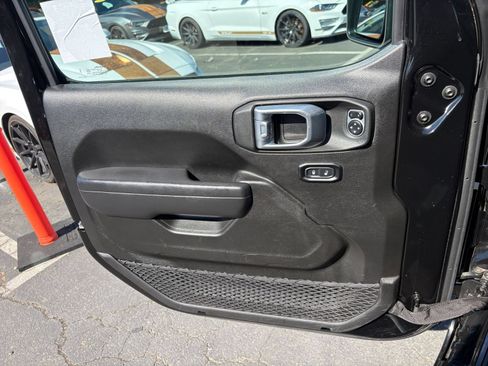 Used 2025 Jeep Wrangler Unlimited Sport AWD/4WD image 18