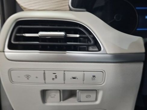 Used 2022 Hyundai Palisade SEL w/ Premium Package image 13