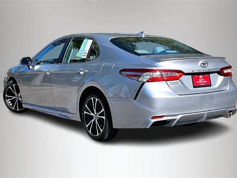 Used 2019 Toyota Camry SE image 4