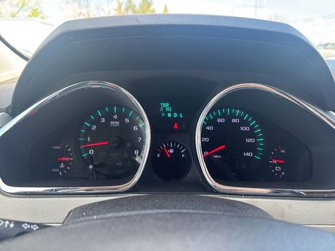 Used 2011 Chevrolet Traverse LTZ FWD image 23