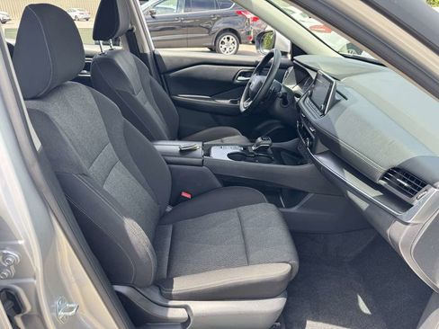 Used 2025 Nissan Rogue SV FWD image 12