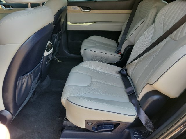 Used 2024 Hyundai Palisade Limited FWD image 17