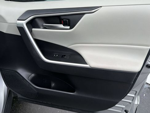Used 2021 Toyota RAV4 XLE Premium FWD image 34