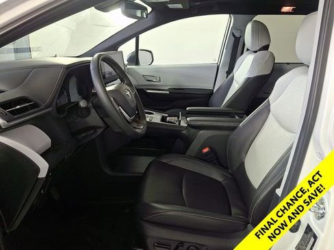 Certified 2025 Toyota Sienna XSE FWD image 16