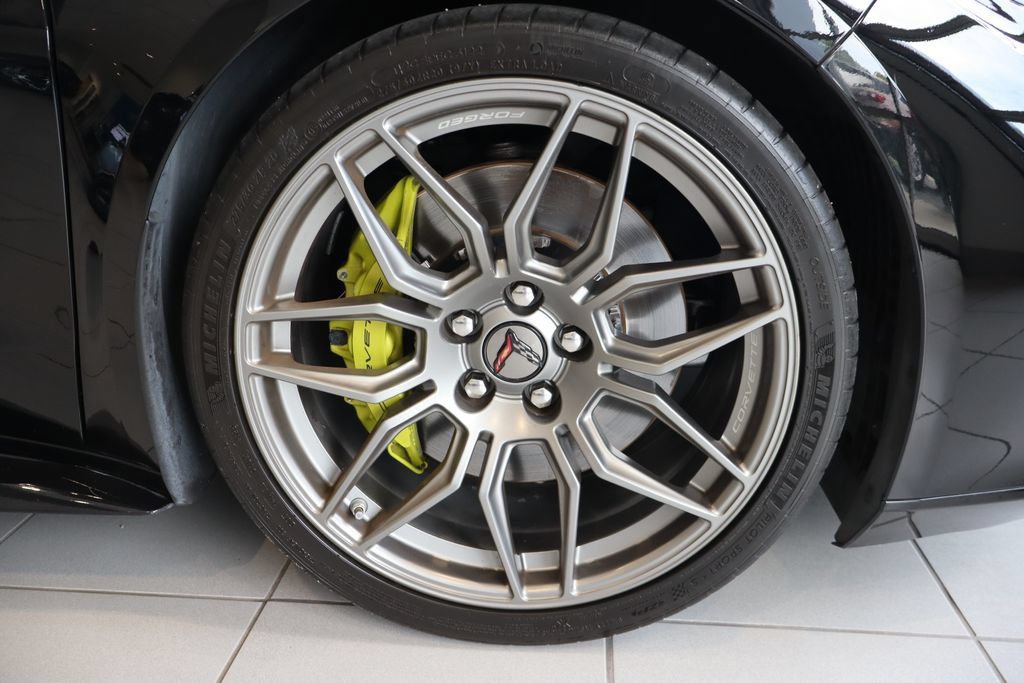 Used 2023 Chevrolet Corvette Z06 RWD image 31