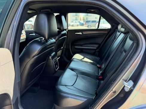 Used 2014 Chrysler 300 RWD image 28