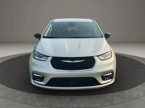 Used 2024 Chrysler Pacifica Touring-L FWD image 8