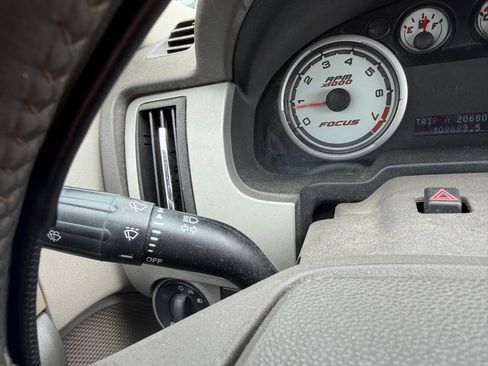 Used 2010 Ford Focus SEL FWD image 13