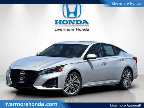 Used 2024 Nissan Altima 2.5 SL FWD image 1