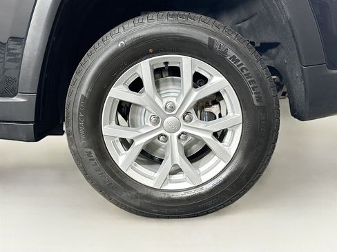 Used 2023 Jeep Grand Cherokee Limited w/ Luxury Tech Group II image 11