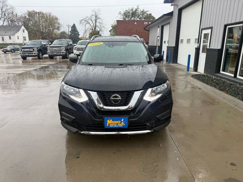 Used 2020 Nissan Rogue SV image 2