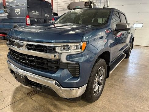 Used 2024 Chevrolet Silverado 1500 LT AWD/4WD image 40