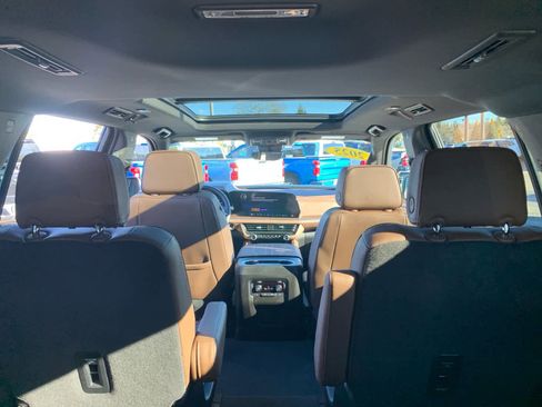 Used 2025 Chevrolet Tahoe High Country image 38