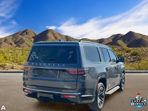 Used 2024 Jeep Wagoneer Series II w/ Flexible Seating Group RWD image 4