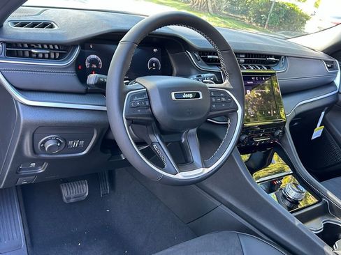 New 2025 Jeep Grand Cherokee L Altitude image 45