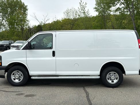 Used 2024 Chevrolet Express 2500 w/ Driver Convenience Package RWD image 4