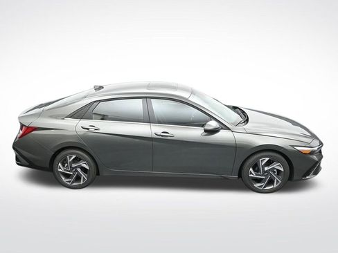 New 2026 Hyundai Elantra Limited FWD image 23