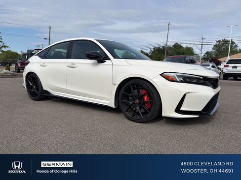 Used 2023 Honda Civic Type R image 2