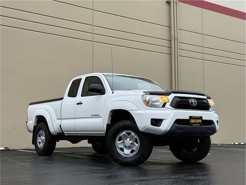 Used 2014 Toyota Tacoma PreRunner image 22