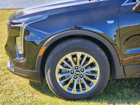 Used 2025 Cadillac XT4 Premium Luxury FWD image 25