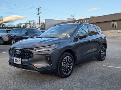 Certified 2023 Ford Escape SE w/ PHEV Premium Package image 2