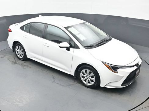 Certified 2025 Toyota Corolla LE FWD image 40