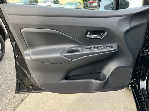 Used 2025 Nissan Versa SV image 18