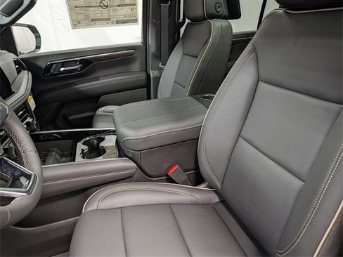 New 2026 Chevrolet Suburban Premier image 11