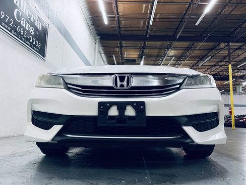 Used 2017 Honda Accord LX image 4