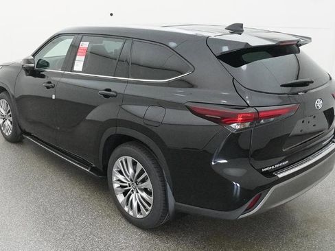 New 2026 Toyota Highlander Platinum image 6