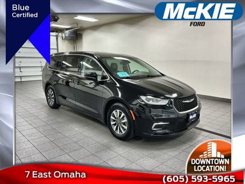 Used 2024 Chrysler Pacifica Limited FWD image 1