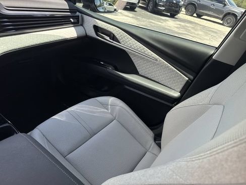 Used 2025 Toyota Camry XLE FWD image 21