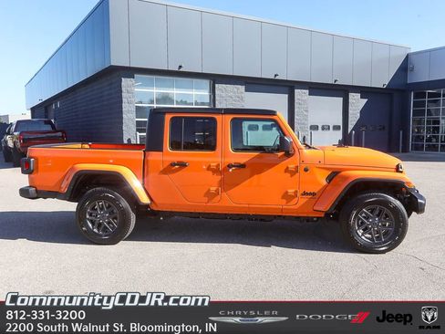 New 2025 Jeep Gladiator Sport image 9